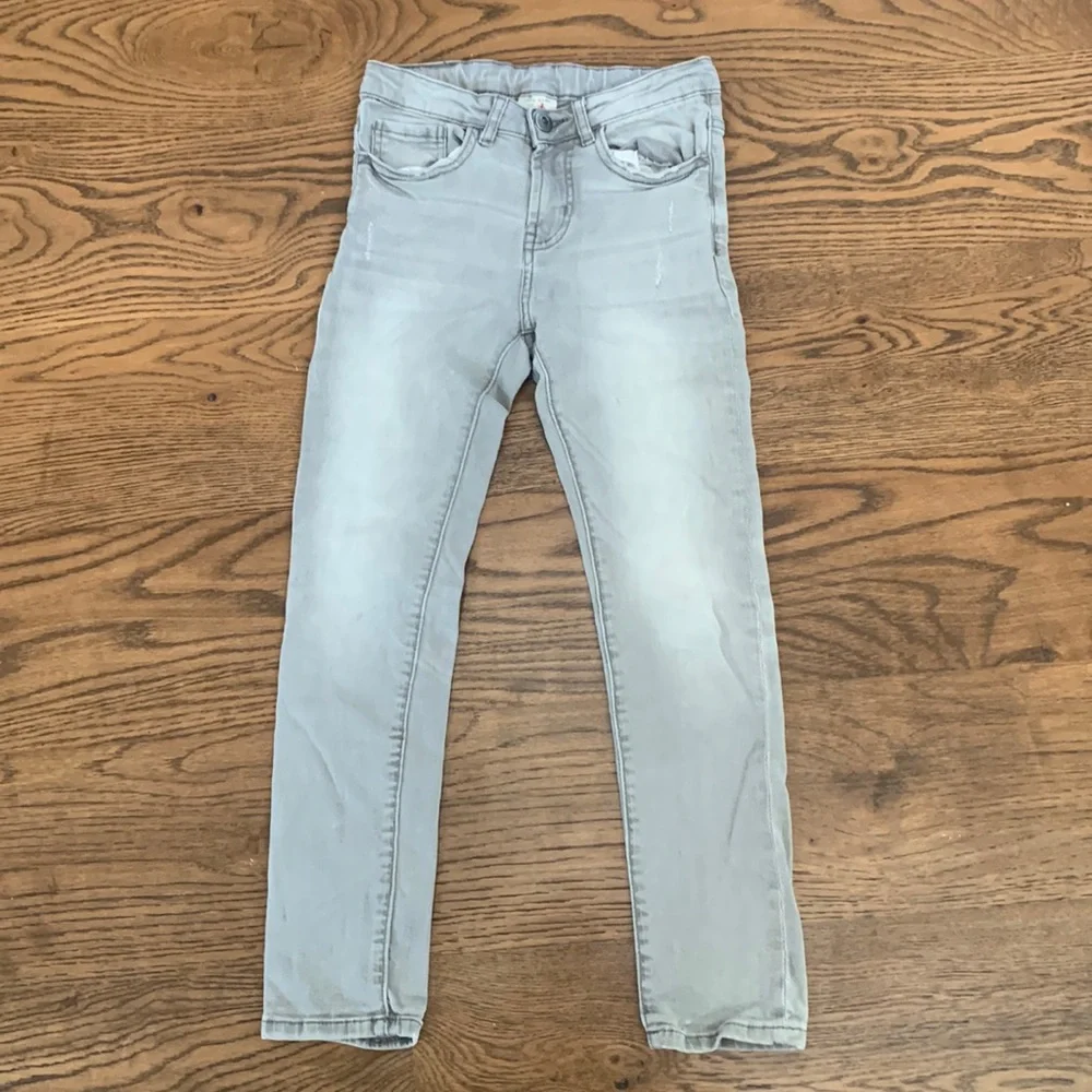 Zara distressed kids gray adjustable waist denim. Size 9